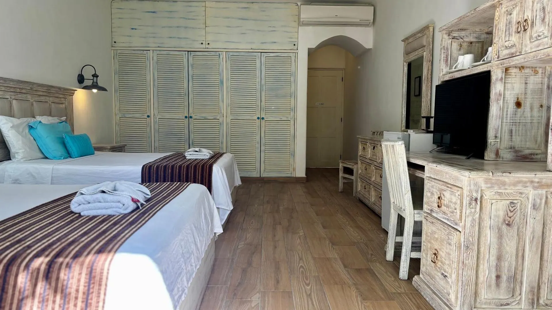 Coco Rio Hotel - Mamitas Beach Area Playa del Carmen